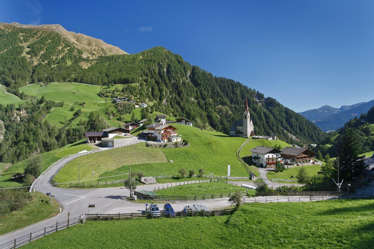Gasthof Trausberg Corvara in Passiria Exterior photo